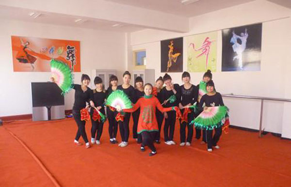 河北魏县第三中学乡村少年宫搭建农家孩子第二课堂